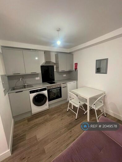 Studio To Rent In Huxley Road, London, N18