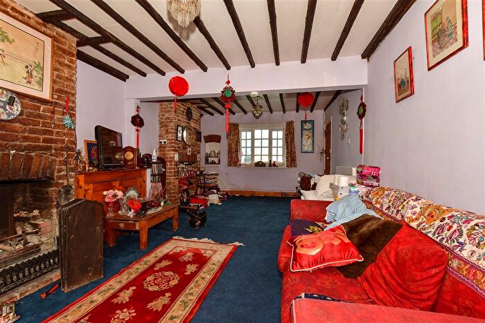 4 Bedroom Semi-Detached House For Sale In Bysing Wood Road, Faversham, Kent, ME13