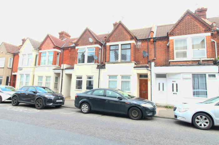 1 Bedroom Flat To Rent In Canterbury Street, Gillingham, ME7
