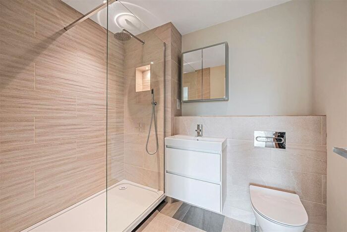 2 Bedroom Flat For Sale In High Street, Ewell, Epsom, KT17
