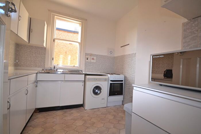 3 Bedroom Flat To Rent In Learmonth Park, Edinburgh, EH4