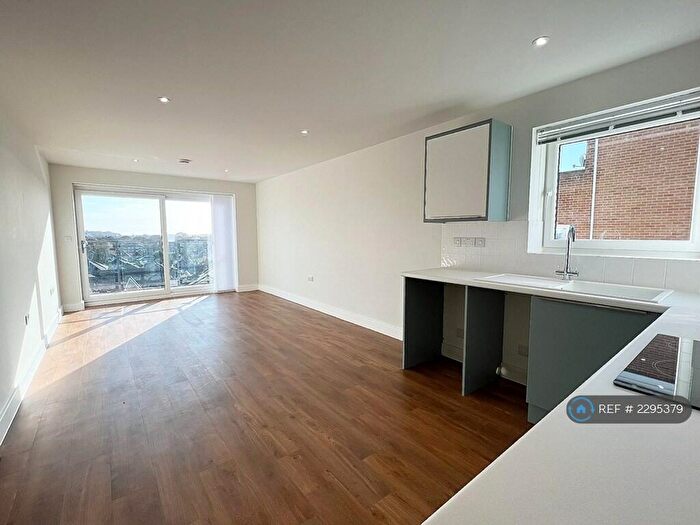 2 Bedroom Flat To Rent In Longfleet Road, Poole, BH15