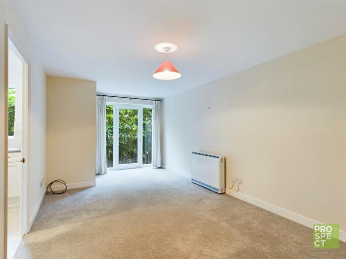 1 Bedroom Apartment To Rent In Masefield Gardens, Crowthorne, Berkshire, RG45