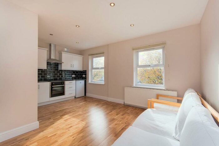 1 Bedroom Flat To Rent In Lordship Lane, East Dulwich, London, SE22