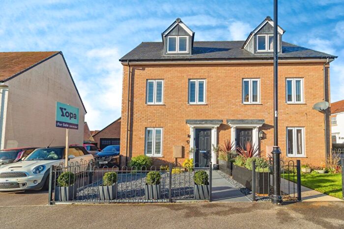 3 Bedroom Semi-Detached House For Sale In Chestnut Avenue, Bedford, MK45