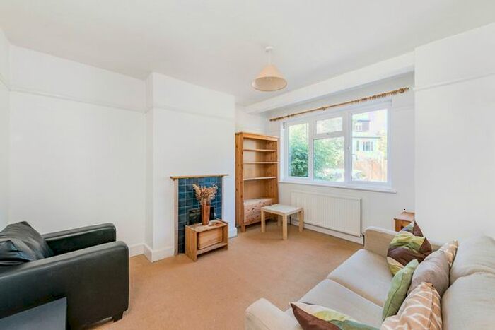 2 Bedroom Flat To Rent In Chesham Road, London, SW19