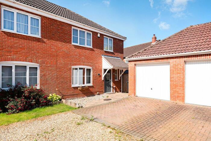 3 Bedroom Semi-Detached House For Sale In Granary Close, Hockering, NR20