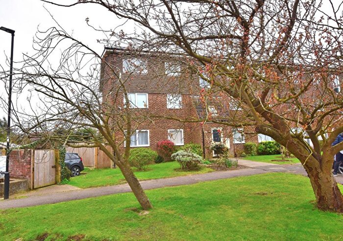 2 Bedroom Flat For Sale In Freshfield Drive, Southgate, London., N14