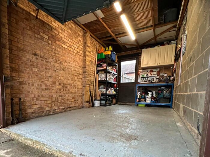 2 Bedroom End Of Terrace House For Sale In Dover Close, RH13