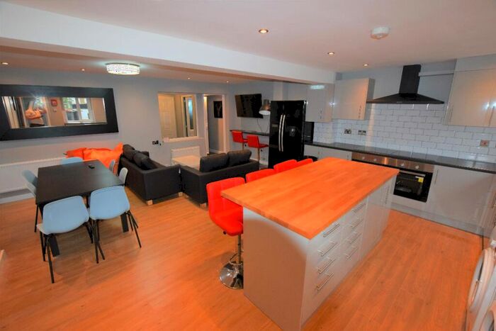 7 Bedroom Semi-Detached House To Rent In Bedroom Student Home - Downs Road, CT2