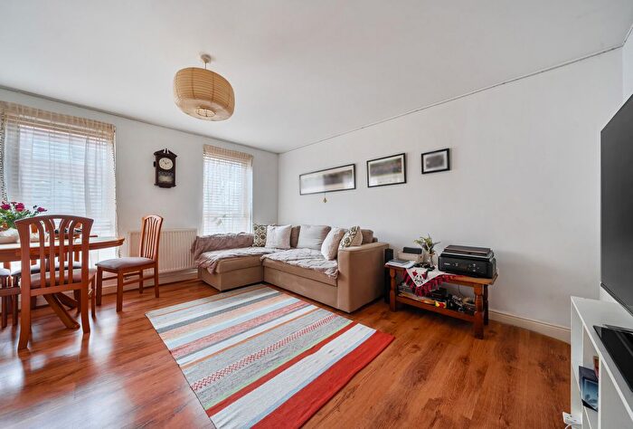 2 Bedroom Flat For Sale In Jackwood Way, Tunbridge Wells, Kent, TN1