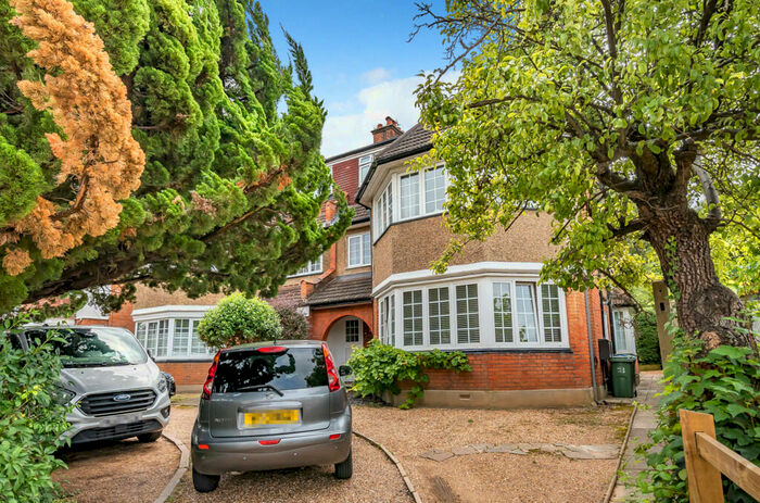 1 Bedroom Flat To Rent In Denton Court, Cranes Drive, Surbiton, KT5