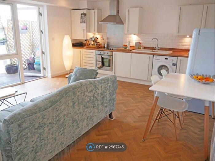 2 Bedroom Flat To Rent In Davoll Court, London, SE16