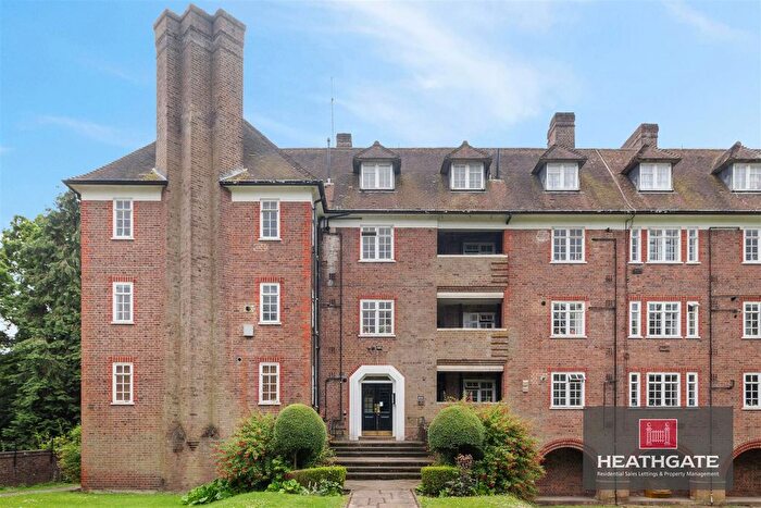 2 Bedroom Flat For Sale In Lyttelton Road, London, N2