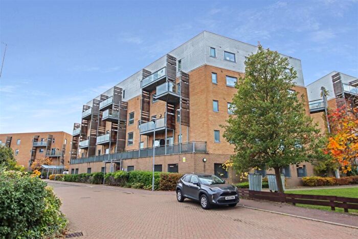 2 Bedroom Apartment For Sale In Rustat Avenue, Cambridge, CB1