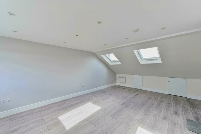 Studio To Rent In The Crossway, London, , Wood Green, London, N22