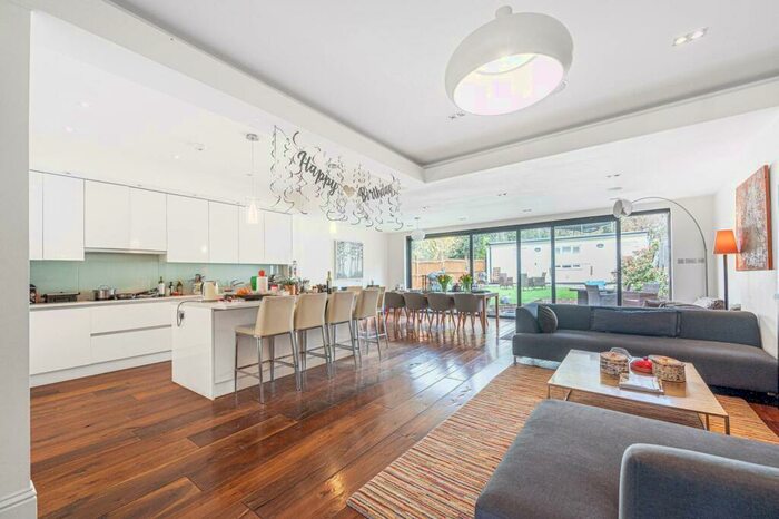 5 Bedroom House To Rent In Helenslea Avenue, Golders Green, London, NW11