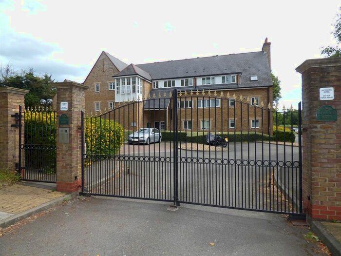 2 Bedroom Flat To Rent In Gatcombe Mews, Ealing, London W5