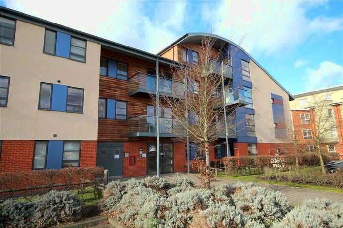 1 Bedroom Flat To Rent In Pretoria Road, Chertsey, Surrey, KT16