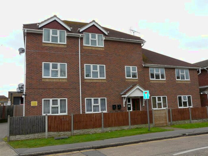 2 Bedroom Flat To Rent In Vaagen Road, Canvey Island, SS8