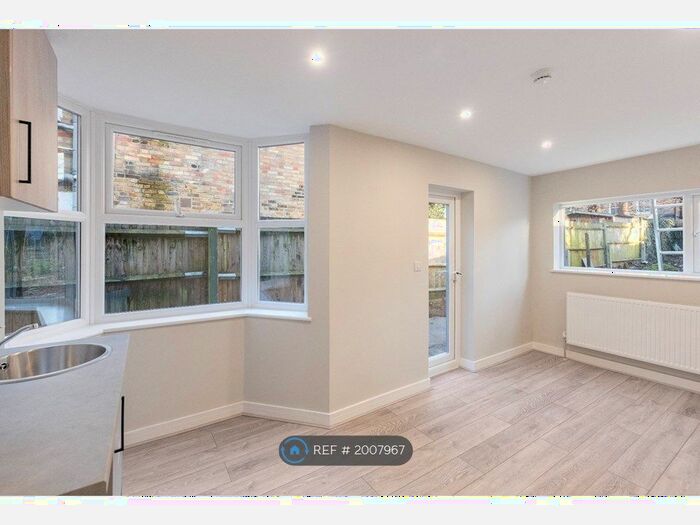 Studio To Rent In Billington Road, London, SE14