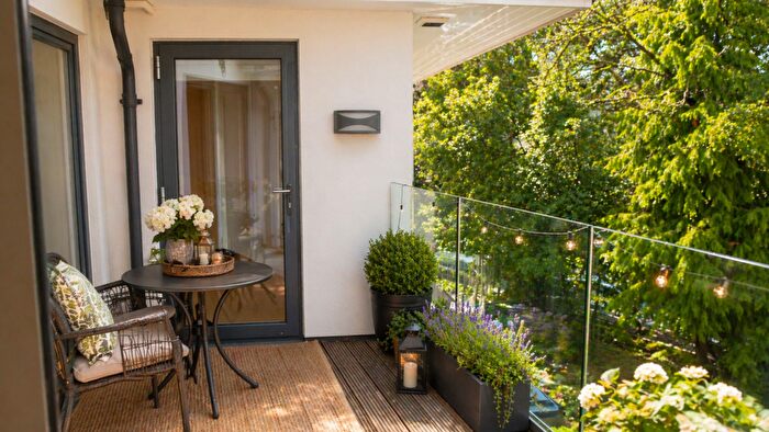 3 Bedroom Apartment For Sale In Strata, Canford Cliffs, Poole, BH13