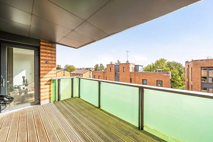 2 Bedroom Flat For Sale In Seven Sisters Road, Finsbury Park, London, N4
