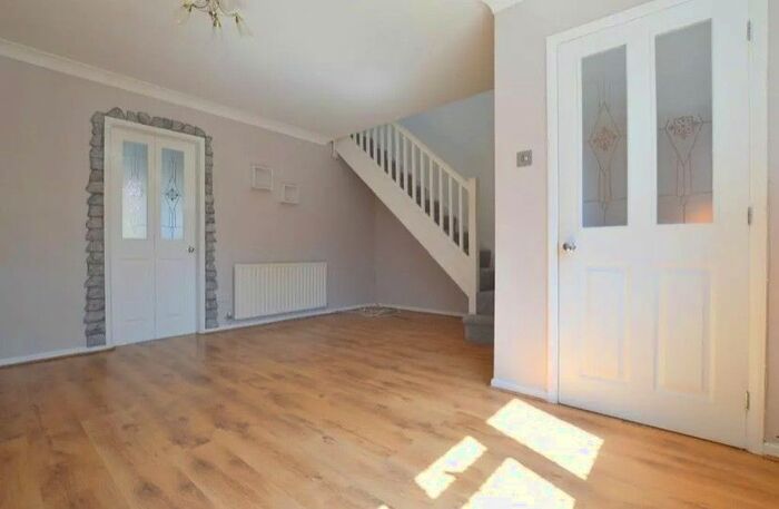 3 Bedroom Terraced House For Sale In Marsom Grove, Luton, LU3