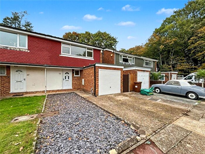 3 Bedroom Semi-Detached House For Sale In Winchester Avenue, Chatham, Kent, ME5