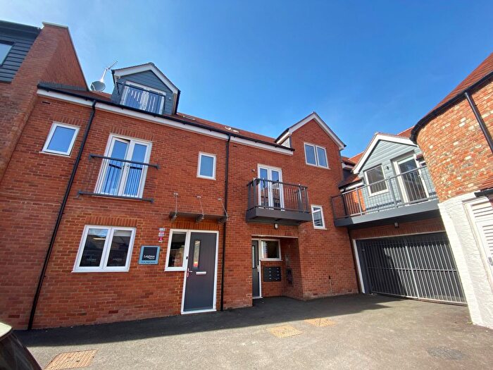 2 Bedroom Flat To Rent In Station Road, Marlow, Buckinghamshire, SL7