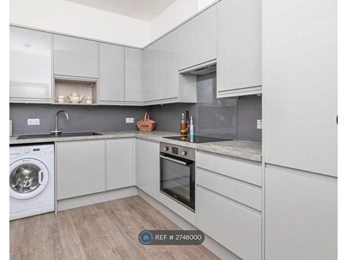 2 Bedroom Flat To Rent In Fountainhall Road, Edinburgh, EH9