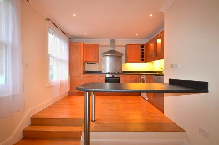 3 Bedroom Flat To Rent In Beulah Hill, Crystal Palace, SE19