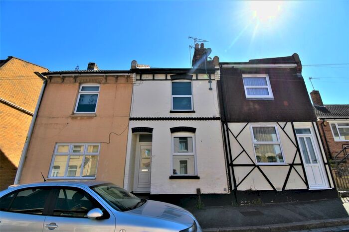 3 Bedroom Terraced House To Rent In Wickham Street, Rochester, ME1
