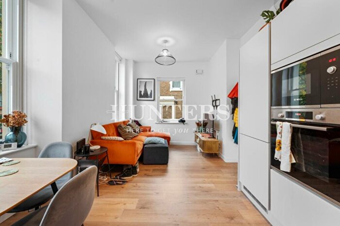 1 Bedroom Flat For Sale In Oxford Road, Kilburn, London, NW6