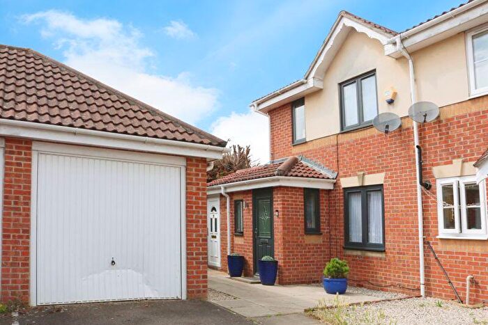 3 Bedroom End Of Terrace House For Sale In Scholars Walk, Langley, Slough, SL3