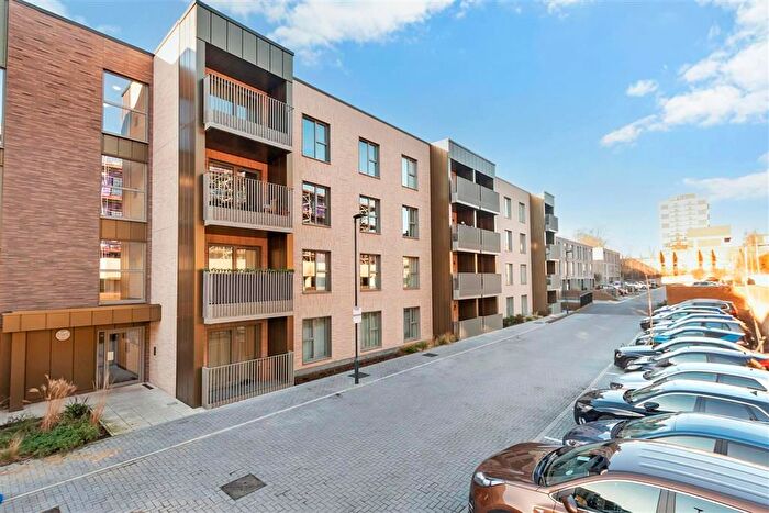 2 Bedroom Flat For Sale In Khartoum Walk, Chatham, Kent, ME4