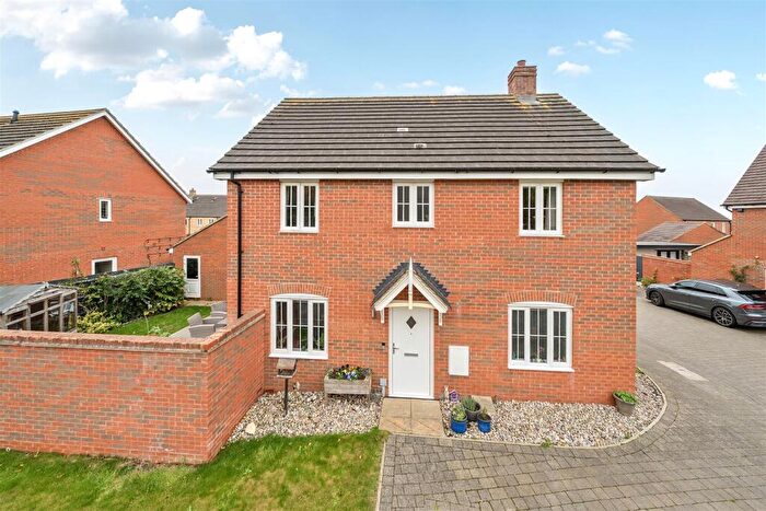 3 Bedroom Detached House For Sale In Appledine Way, Bedford, MK41