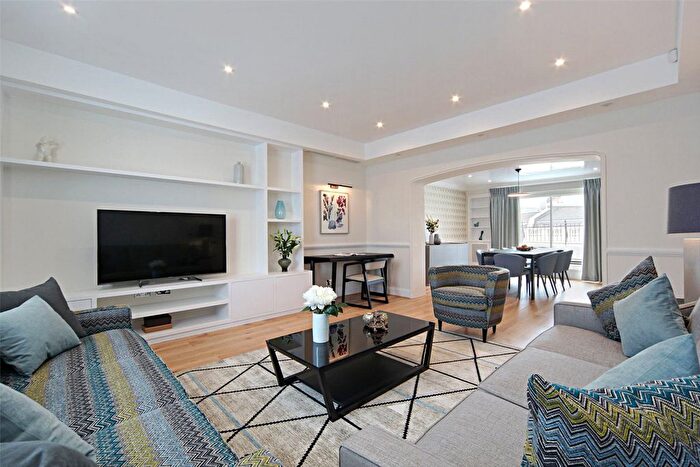 3 Bedroom Flat For Sale In Chesham Place, London, SW1X