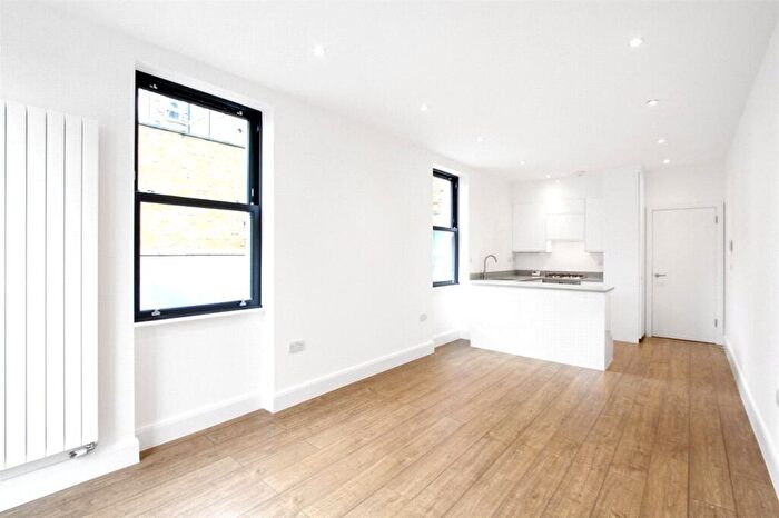 Flat To Rent In Chatsworth Road, London, E5