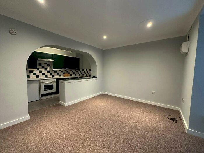 1 Bedroom Apartment To Rent In Coombe Road, BN2