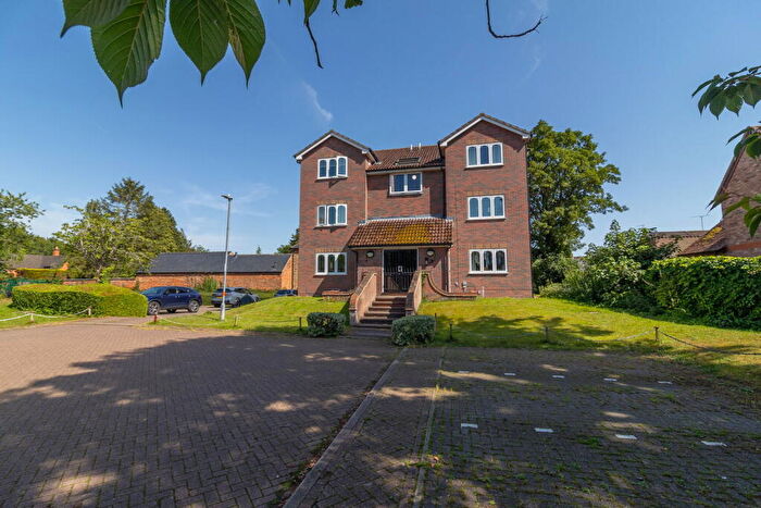 2 Bedroom Apartment For Sale In The Lindens, Towcester, NN12