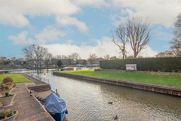 2 Bedroom Flat To Rent In Thamespoint, Fairways, Teddington, TW11