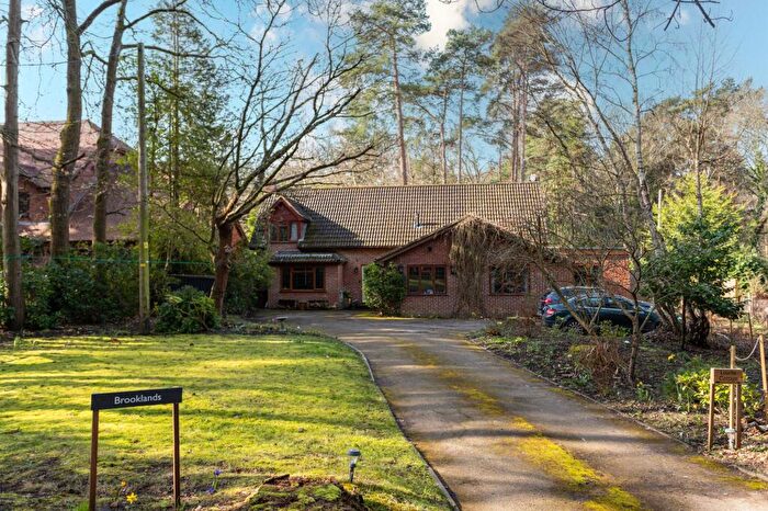 5 Bedroom Detached House For Sale In Hollybush Ride, Finchampstead, RG40
