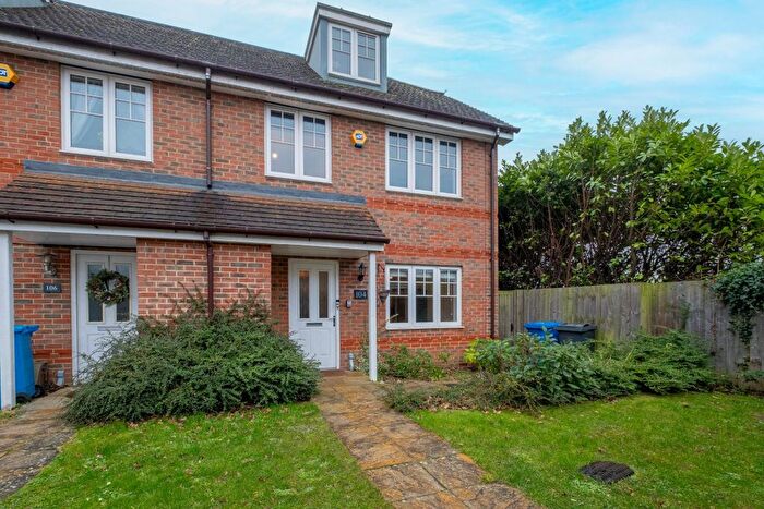 4 Bedroom Semi-Detached House To Rent In Larchfield Road, Maidenhead, SL6