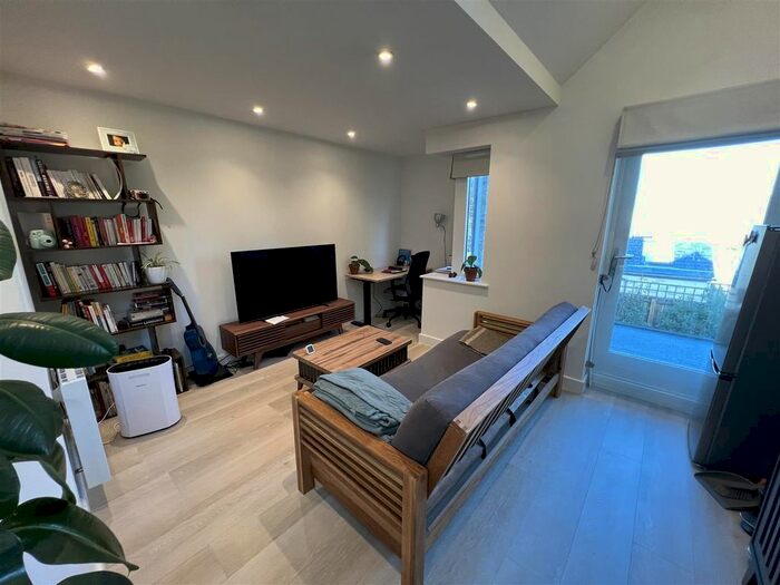 1 Bedroom Flat To Rent In Newmarket Road, Cambridge, CB5