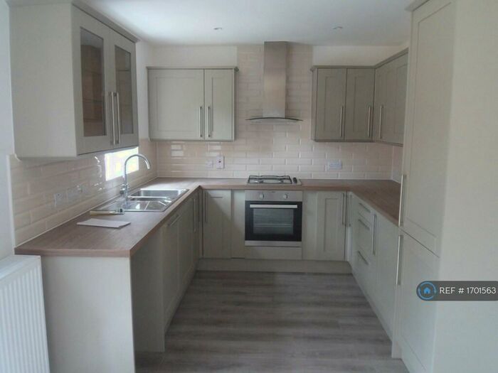 5 Bedroom Semi-Detached House To Rent In Bristol, Bristol, BS16