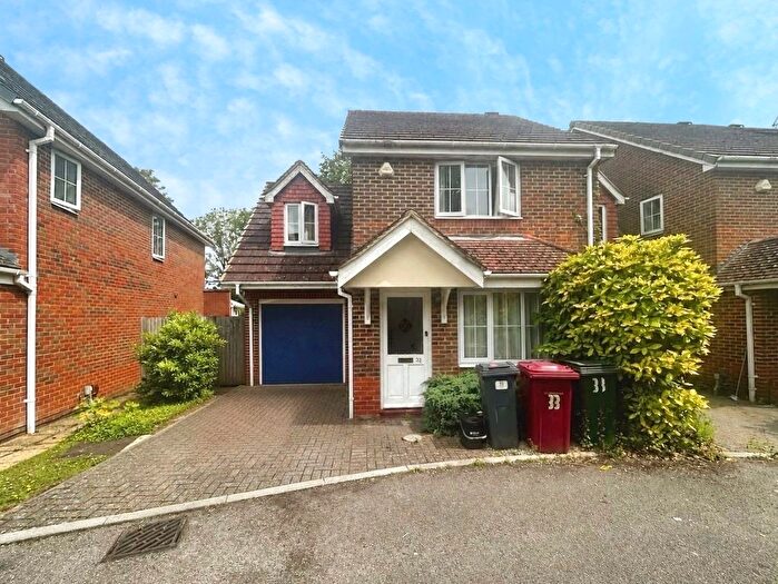 3 Bedroom Link Detached House For Sale In Devonshire Park, Reading, Berkshire, RG2