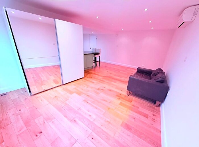 1 Bedroom Flat To Rent In Stanley Road, Teddington, TW11