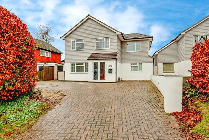 4 Bedroom Detached House For Sale In Blackwater Lane, Crawley, RH10