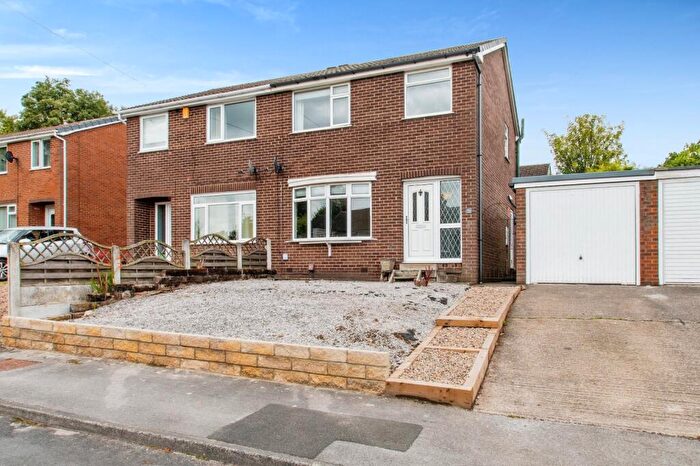 3 Bedroom Semi-Detached House For Sale In Springbank Avenue, Gildersome, Morley, Leeds, LS27